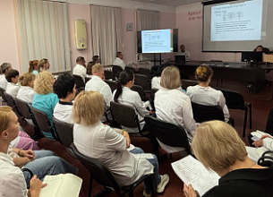 СОТРУДНИКИ ЦЕНТРА СПИД ПРОВЕЛИ ЛЕКЦИЮ В КИРОВСКОМ ЦЕНТРЕ КРОВИ